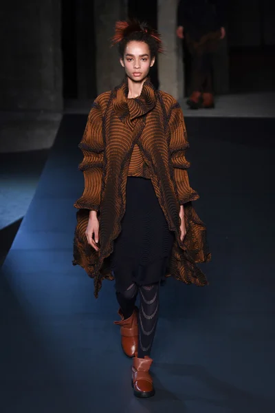 Look 9